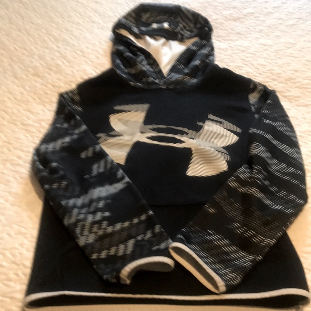 Under Armour hooded pullover. Size youth medium